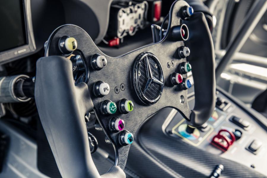 Детали интерьера Mercedes-AMG GT4 (C190) 2017 года  (фото 36 из 43)